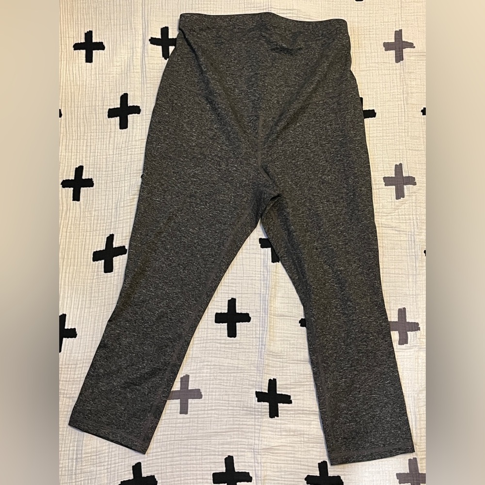 Old Navy Grey Active Wear Exercise Work Out Capris sz S